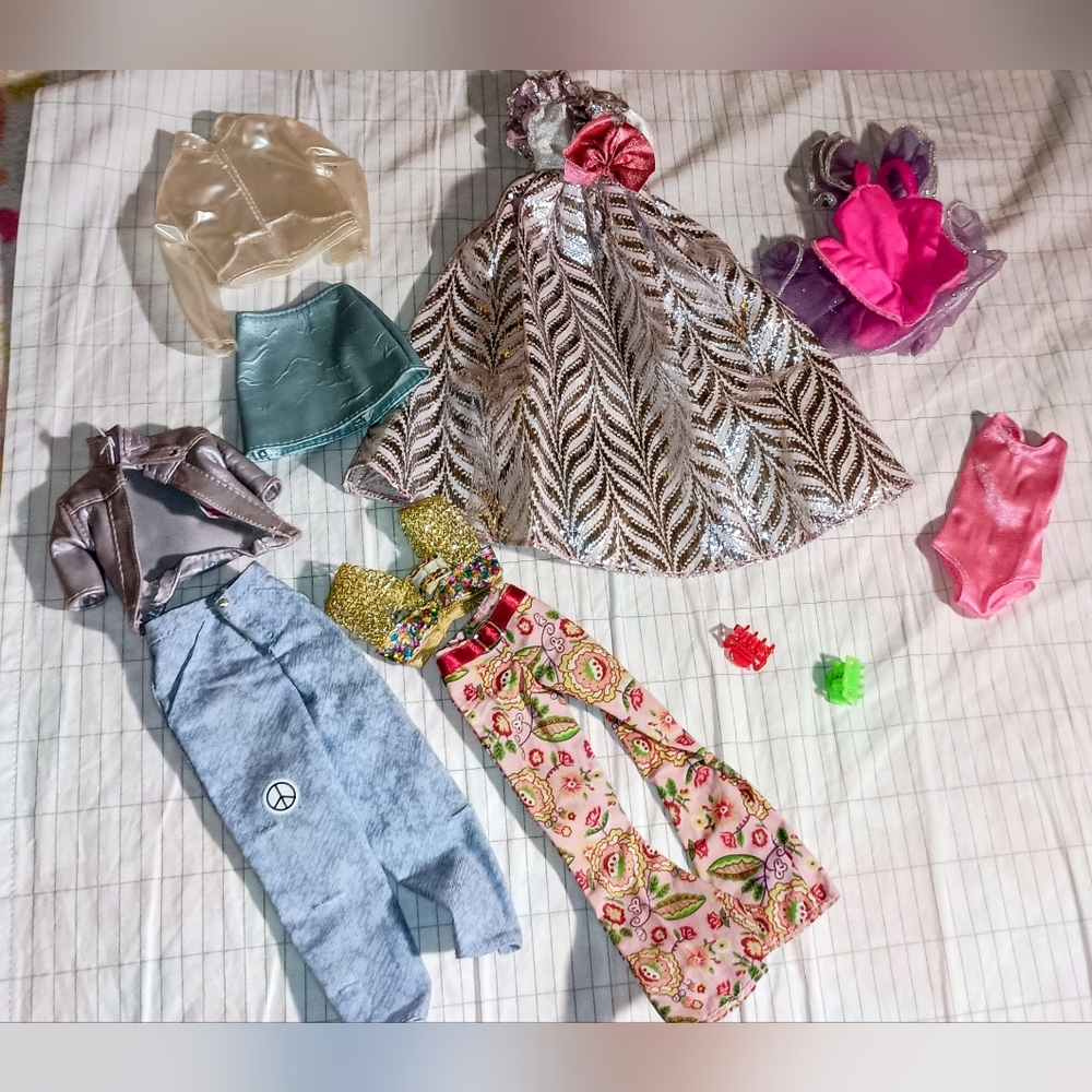 Mixed Lot of vintage barbie doll Clothes.